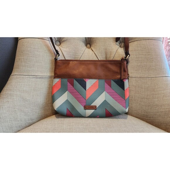 Fossil Leather & Vinyl Geometric Colorful Chevron KEY Crossbody Purse - Picture 3 of 7